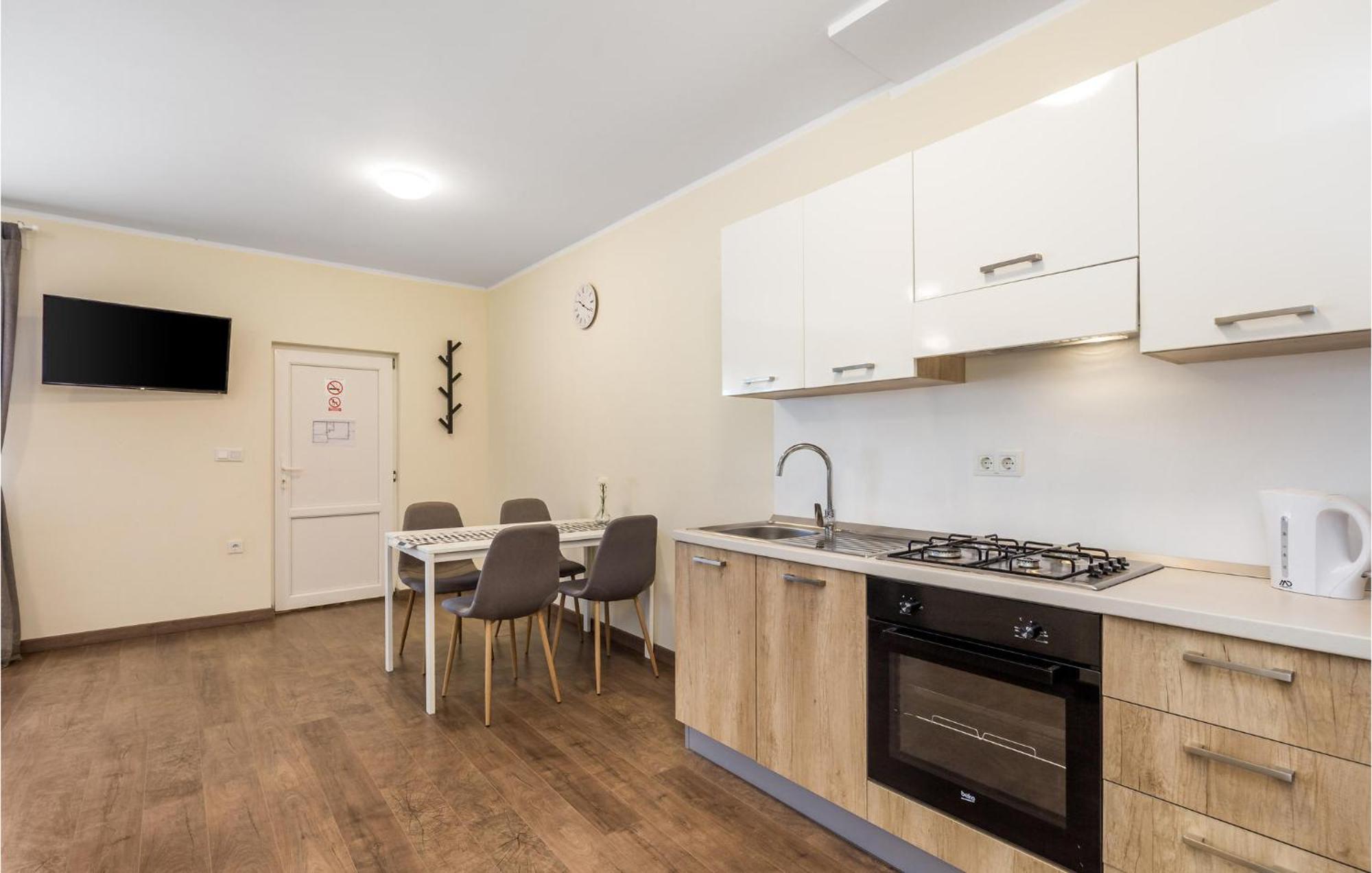 1 Bedroom Beautiful Apartment In רקוביצה מראה חיצוני תמונה