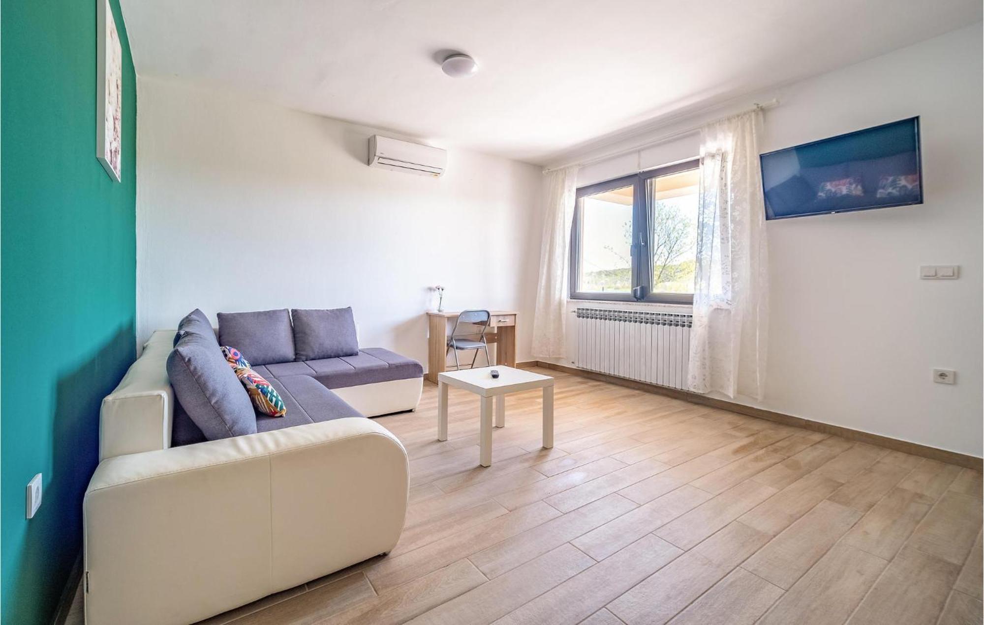 1 Bedroom Beautiful Apartment In רקוביצה מראה חיצוני תמונה